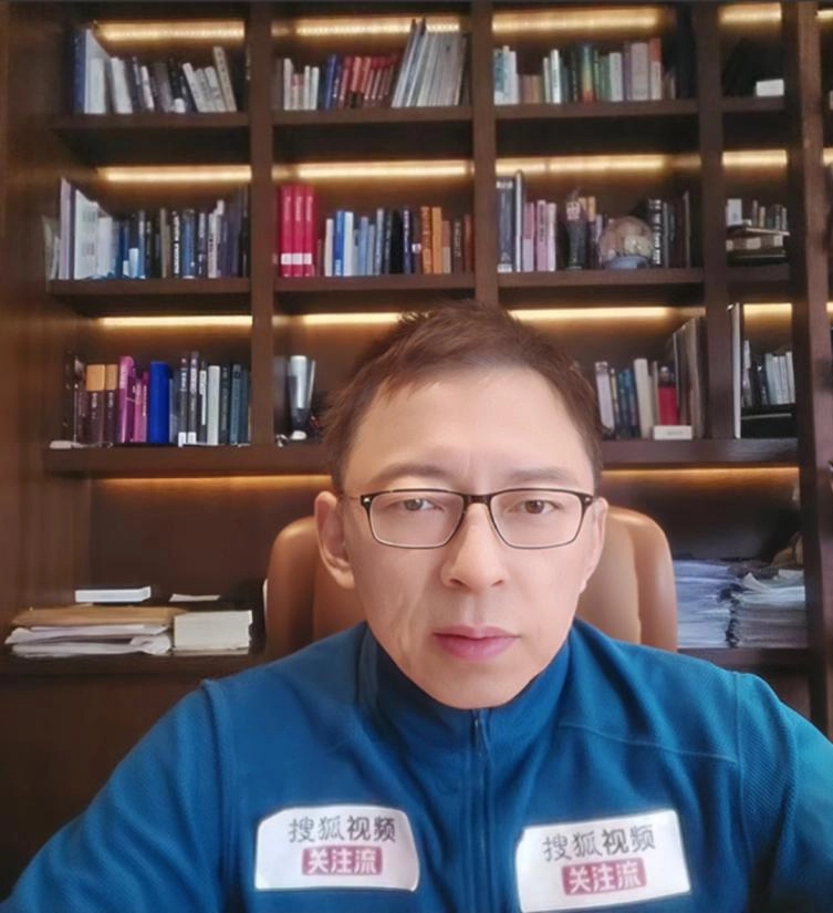 法国卢浮宫惊现惊天大劫案？OpenAI要向谷歌发起挑战？《张朝阳的英语课》解读国际新鲜资讯