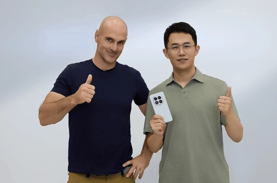 从小米离职后，王腾公开表示将告别手机领域，计划在11月开启新赛道的尝试。