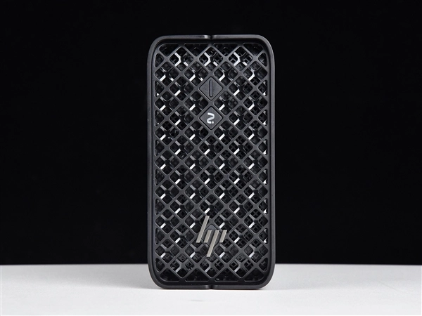 体积比NAS更小巧，性能却超越台式机！锐龙AIMax+PRO395迷你电脑实测体验