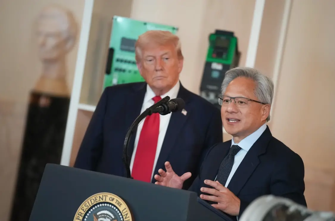 美媒报道：黄仁勋曾向特朗普游说对华出售Blackwell芯片，却被美国官员驳回