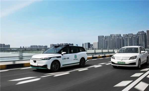 武汉首现碰瓷Robotaxi遭处罚这城市果然走在前沿