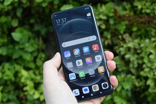 小米17Ultra呼之欲出：直屏搭配大圆镜头，并未配备背屏