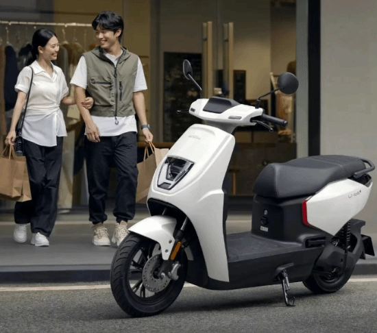 五羊本田电摩U-be+正式上市，售价5399元，极速可达57km/h