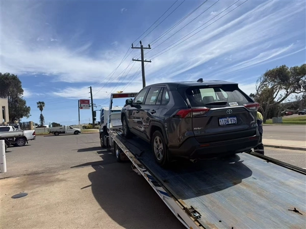 男子在境外租车时误将汽油加成柴油，被扣款6000元，且保险不予理赔