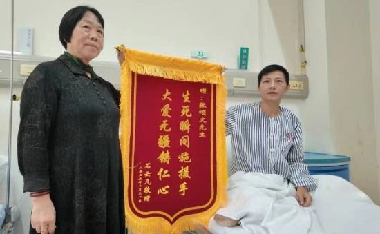 张颂文就深夜救人一事回应：这点小事不值一提，换作任何人都会伸出援手