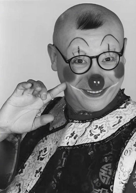 78岁艺术家舞台突发意外倒地，随后不幸离世，他是首位登上春晚的杂技演员