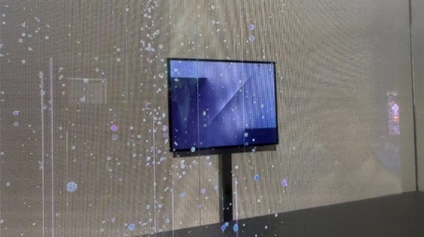 安卓阵营首款三折叠屏机型亮相！三星GalaxyZTriFold即将登场，目标直指华为