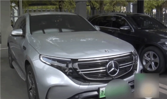 奔驰电车使用五年后续航衰减超一半！4S店回应：电池可维修但无法更换