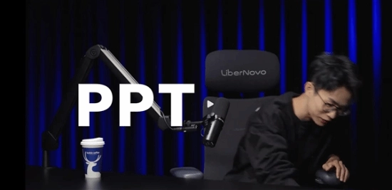 何同学拿出一沓PPT，准备复现罗永浩与王自如那场辩论的经典名场面