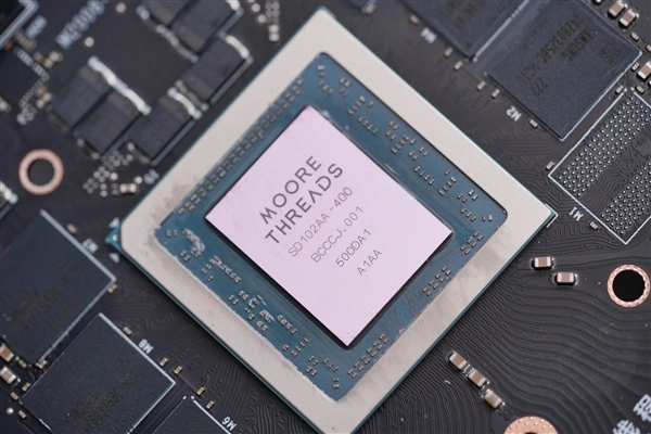 摩尔线程11月24日正式上市，发行价定为114.28元/股，拟募资80亿元全力攻坚高端GPU领域