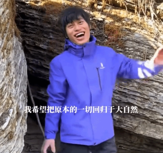 荒野求生赛事休整期人气选手林北重返赛场清理垃圾