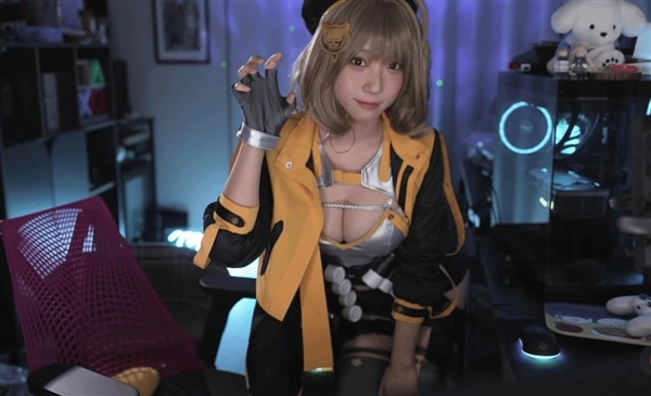 日本人气美女伊织萌Cos《妮姬》美图欣赏：纯欲风的巅峰代表