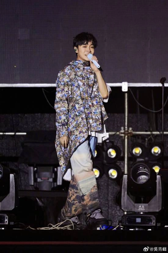 吴青峰透露明年将暂停公开活动，称现有正常收入足够自己用一辈子