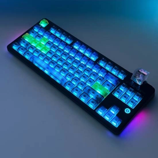 全球首款棱镜键盘，搭载棱镜屏幕，营造出幻境般的光学效果