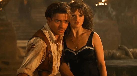 56岁的布兰登出演《木乃伊4》，面对外界对其年龄的质疑，他回应称会有替身演员协助完成拍摄