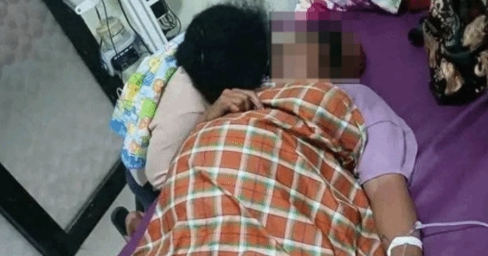 印尼一孕妇临盆时接连被四家医院拒绝收治，转往第五家医院的途中不幸母子双亡