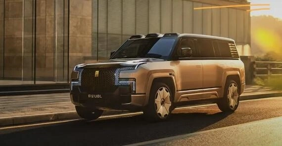 仰望U8L首次OTA升级：新增"一键横向移动"功能