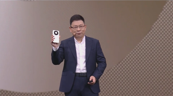 华为新机引关注：降价+堆料双管齐下，这样的华为让人惊喜