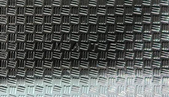 华为Mate80ProMax机身纹理藏着一个彩蛋：四个字