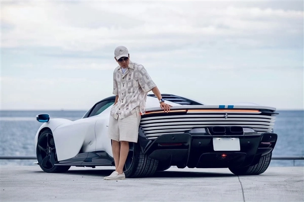 林俊杰喜提超跑王者法拉利DaytonaSP3，该车落地价超2000万