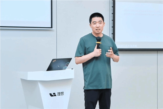 李想坦言决策失误，宣布回归创业模式，自研M100芯片即将问世