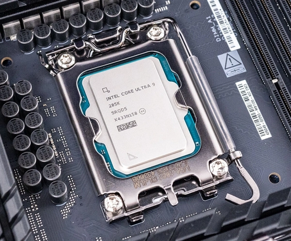 Intel酷睿Ultra200S问世一年：性能提升9%、功耗降低15%，且目前仅支持Linux系统
