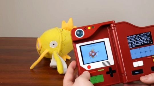 动手高玩打造《宝可梦》图鉴还原终端多种功能致敬原作