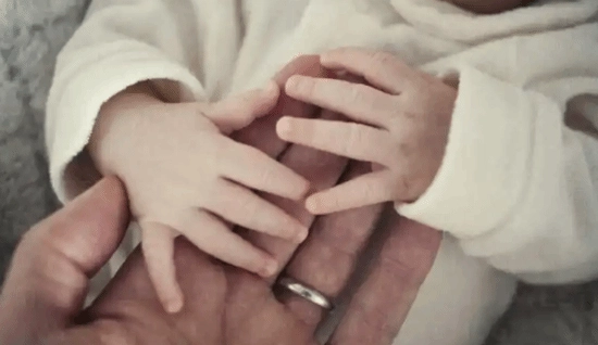 俄罗斯一男子为逃避支付抚养费，每年都把自己的姓名彻底更改以躲债