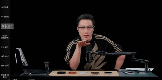 王自如直播评测iPhone17全程脱稿，网友盛赞其为数码领域第一人！