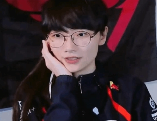 女版“Faker”莎赫儿古风旗袍热舞新视频：曼妙身材尽显性感魅力！