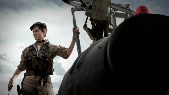 “大胆呈现！扎克·施耐德新片竟是‘火辣女同动作片’！”