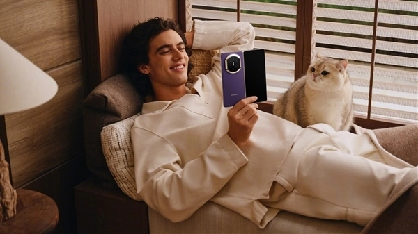 新一代“电子茅台”已上线！华为MateX7今日正式开卖，起售价12999元