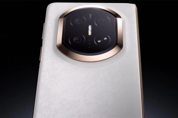 冠军傅园慧为妈妈更换了华为MateX7，原因是她觉得苹果手机的拍照效果不够理想