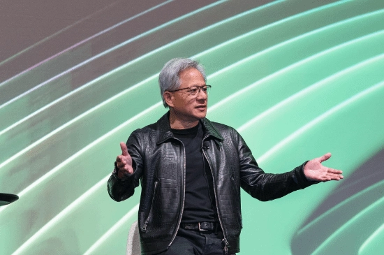 黄仁勋透露自己每日清晨4点便已起床，坦言即便醒来仍会担忧公司面临倒闭风险