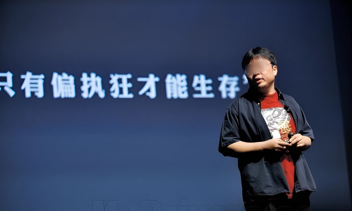 罗永浩涉足播客领域是因为变现迅速？硬件研发遭遇突发状况，需依靠口才变现来填补资金缺口