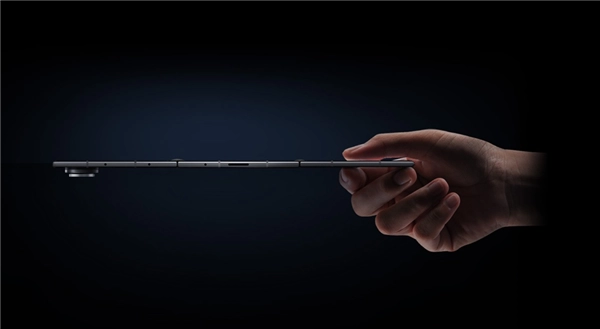 三星GalaxyZTriFold国内发布：10英寸巨屏与2亿像素加持，三折叠旗舰刷新认知