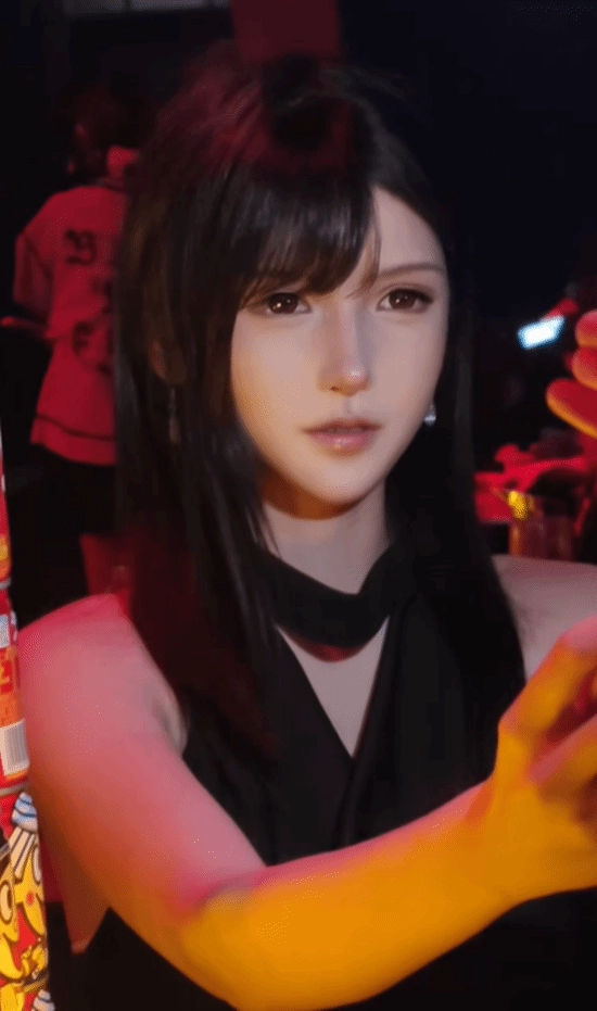 “抖音第一蒂法”新作来袭：超高还原度！看完真的分不清是游戏还是现实了