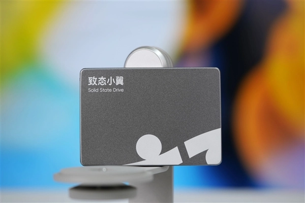 长江存储原厂颗粒打造！致态小翼S0011TB固态硬盘图赏