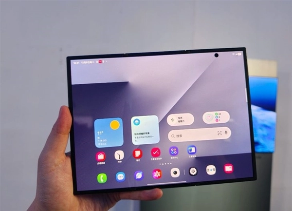 史上首款G形三折叠手机来了！三星GalaxyZTriFold上手实测
