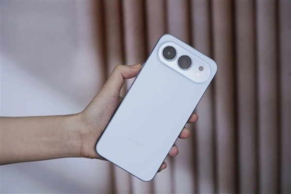 荣耀手机成功接入苹果生态系统，现已实现与iPhone的通知共享功能