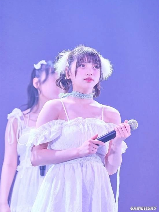 从偶像转型为写真女优的姫野，其名字已被大众呼喊到能自动关联“结婚吧”这一内容