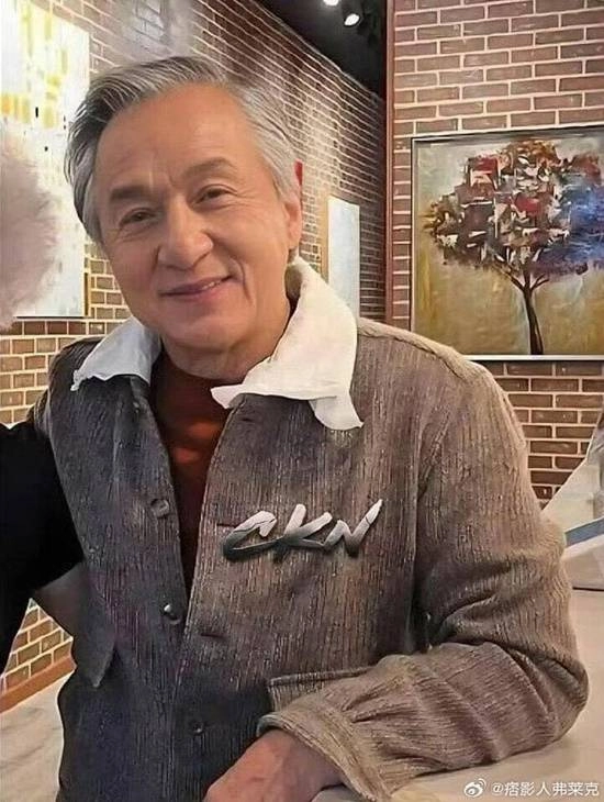 71岁成龙回应“龙叔老了”：感谢大家还记得我几十年前的模样