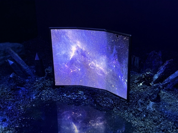 三星GalaxyZTriFold初体验：三折叠形态的全新物种，展开屏幕瞬间被惊艳到了
