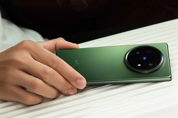最轻大折叠屏手机！vivoXFold5搭载OriginOS6系统韩伯啸评价：轻办公神器体验6到飞起