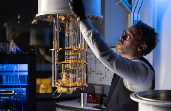 荷兰QuantWare实现万级量子比特芯片突破，量子计算机迎来“iPhone时刻”！