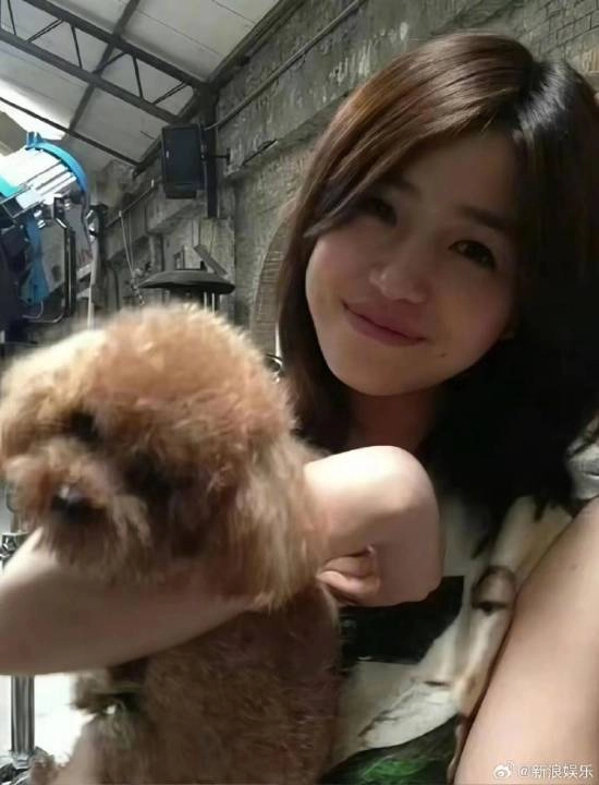 陈妍希留学时的旧照片笑容神似沈佳宜