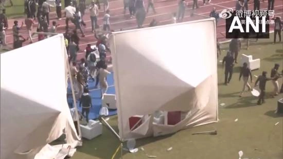 梅西印度之行印度球迷情绪激动致球场混乱！当地官员向梅西致歉[多图]