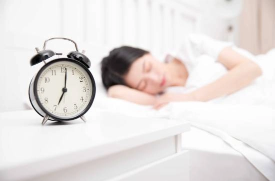 张朝阳提出的四小时睡眠法遭强烈批评中国科学院院士作出回应