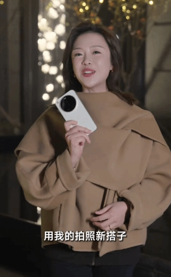 新一代夜神来袭！小米17Ultra真机全网首次曝光：大圆Deco造型与白色机身相得益彰