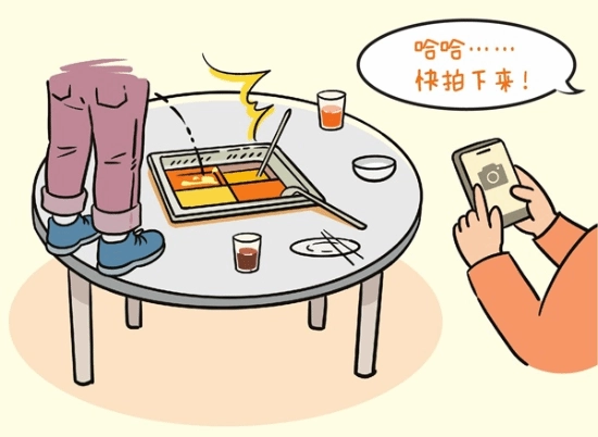 海底捞小便事件涉事家长赔偿220万！详细情况曝光令人震惊